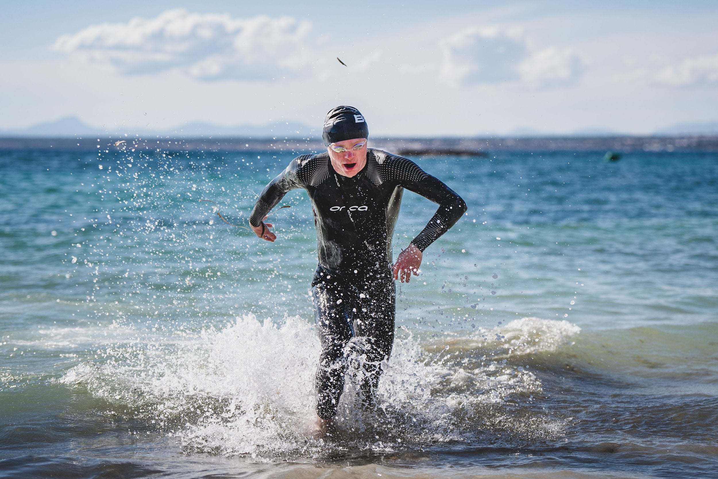 O DESEMPENHO DOS NADADORES É INFLUENCIADO PELO USO DE WETSUIT?