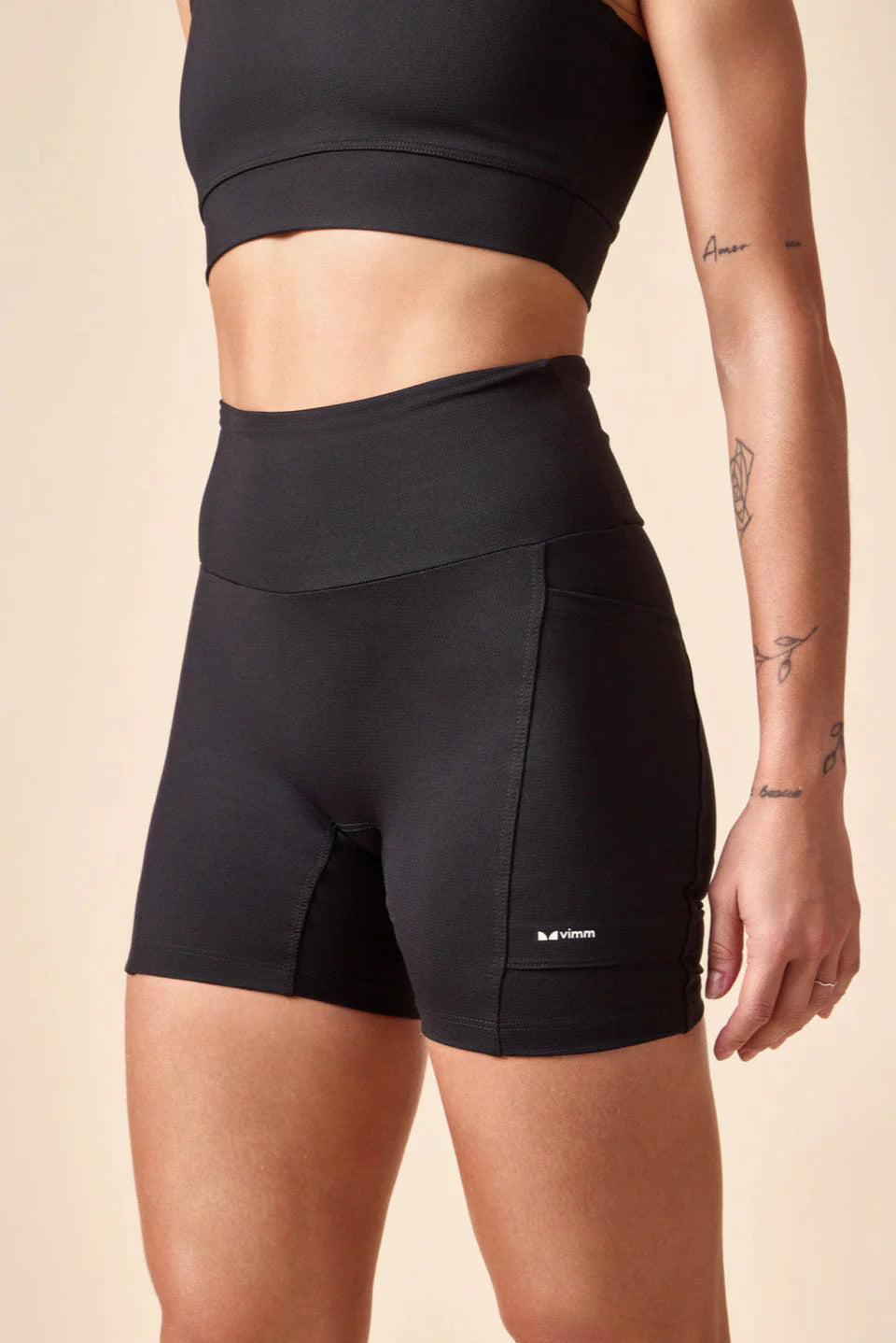 Bermuda de compressão curtinha Vimm preta