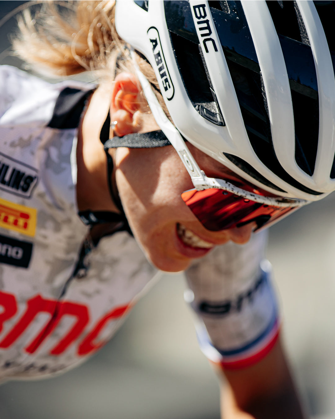 Capacete Abus Airbreaker 2.0 - Branco Brilhante