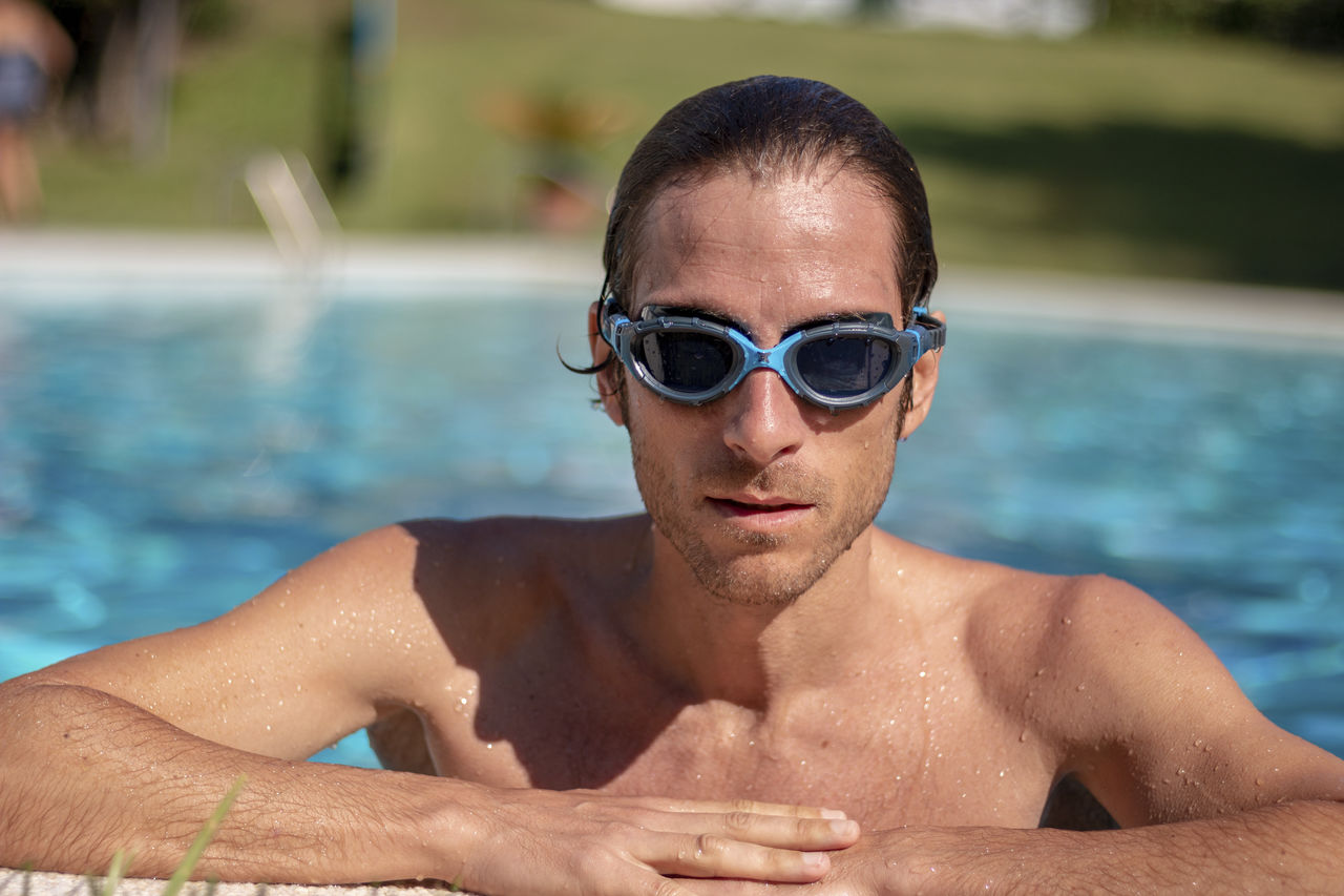 Óculos de Natação Zoggs Predator Flex Lente Fumê - Preto e Azul