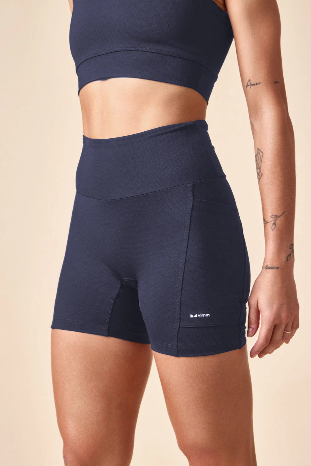 Bermuda de compressão curtinha Vimm marinho