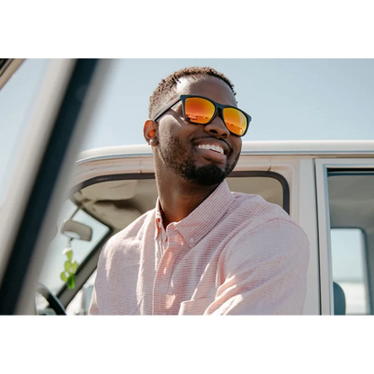 Óculos de Sol Knockaround Fast Lanes - Matte Black / Red Sunset