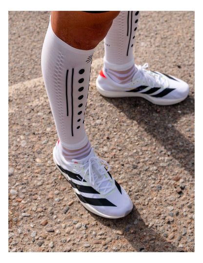 Canelito De Compressão Compressport R2 Aero 2.0 - branco com preto